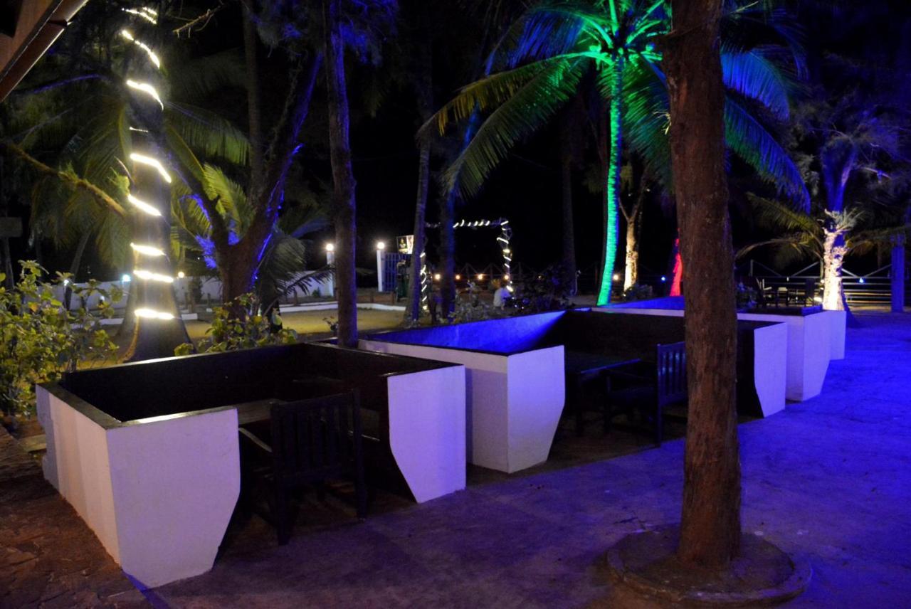 Tsunami Beach Hotel Arugam Bay Exterior photo